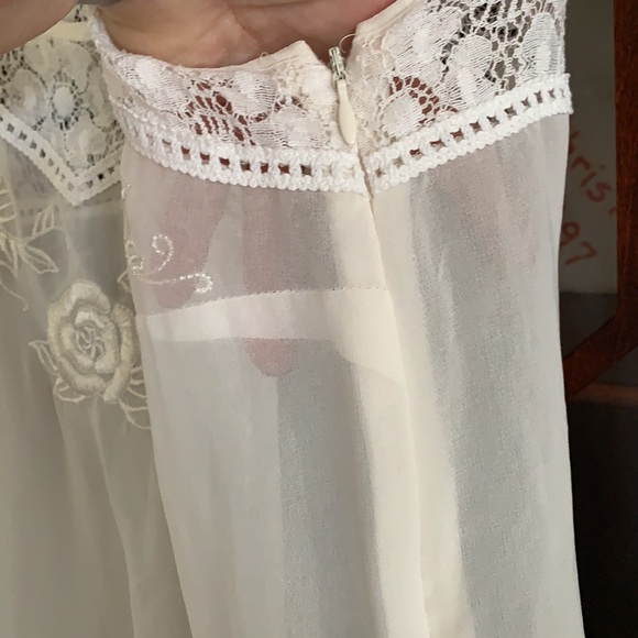 Lacey, flirty Top - Picture 7 of 7